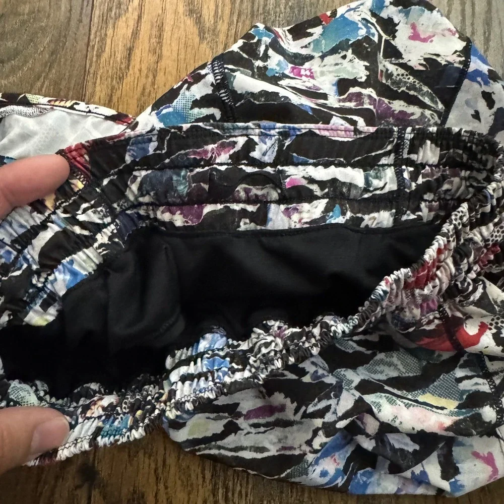 Lululemon Run Speed Shorts Multi Color Abstract Print Womens 4 Lined Activewear